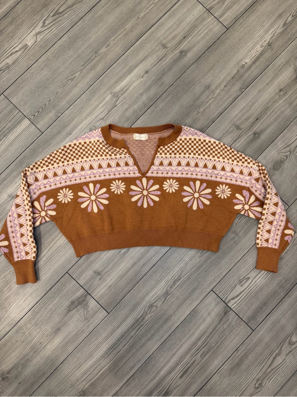 Altar'd State Brown V-Neck Cropped Sweater with Pink Daisy Pattern Size XS